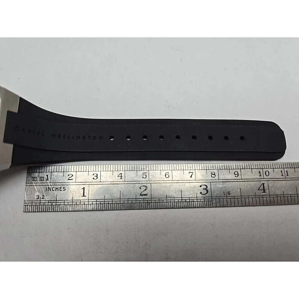Daniel Wellington case exterior